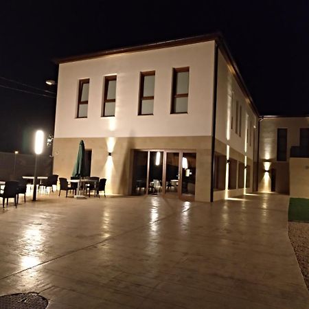 קאסאלריינה Hotel Entrerailes מראה חיצוני תמונה