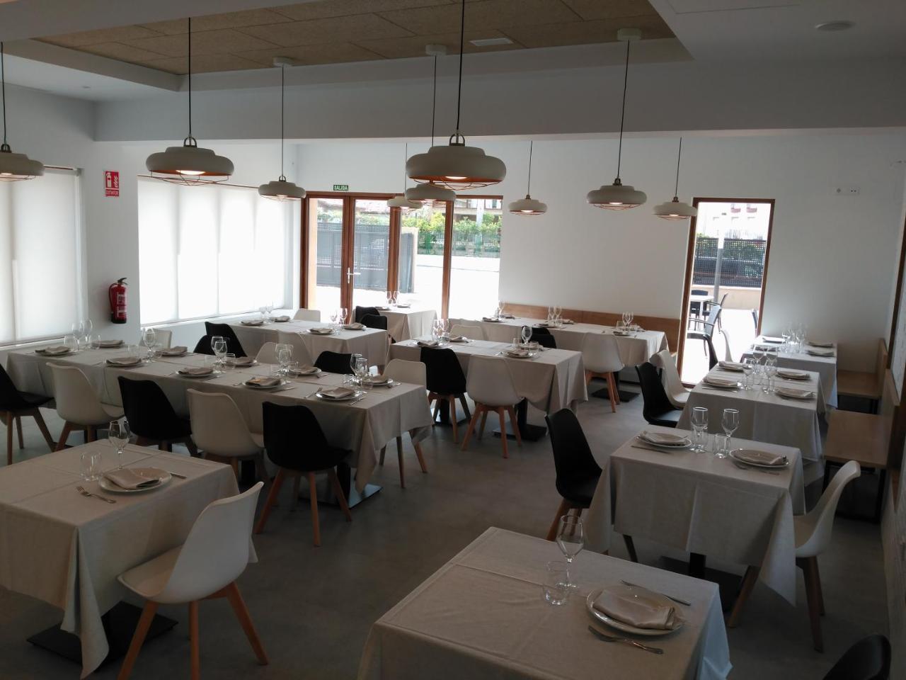 קאסאלריינה Hotel Entrerailes מראה חיצוני תמונה