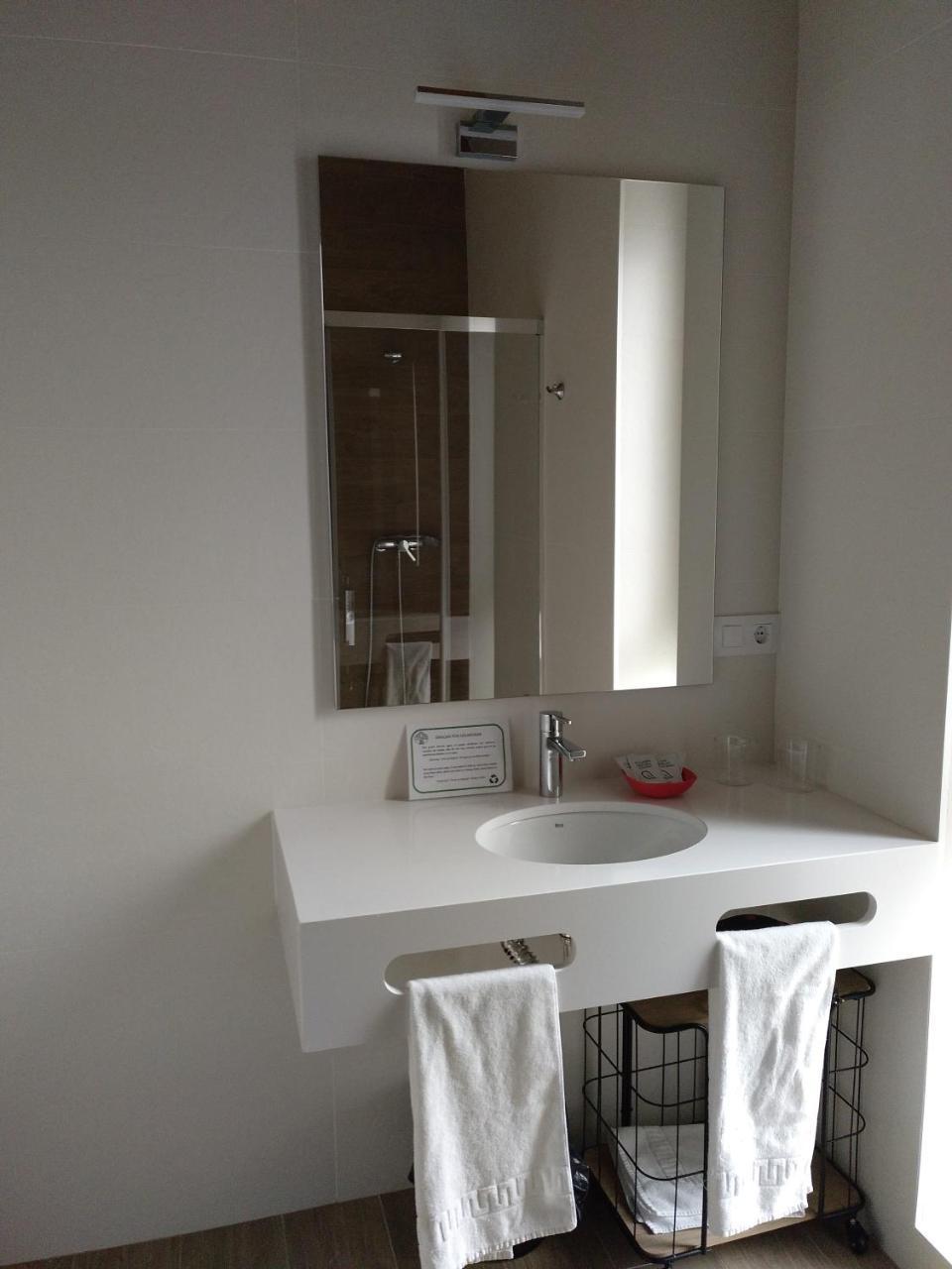 קאסאלריינה Hotel Entrerailes מראה חיצוני תמונה