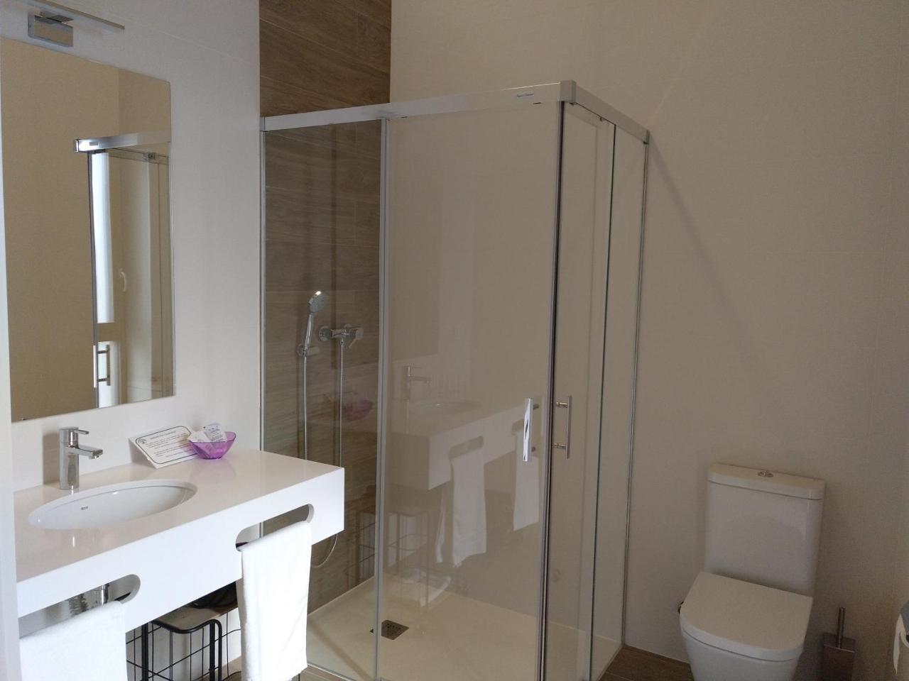 קאסאלריינה Hotel Entrerailes מראה חיצוני תמונה