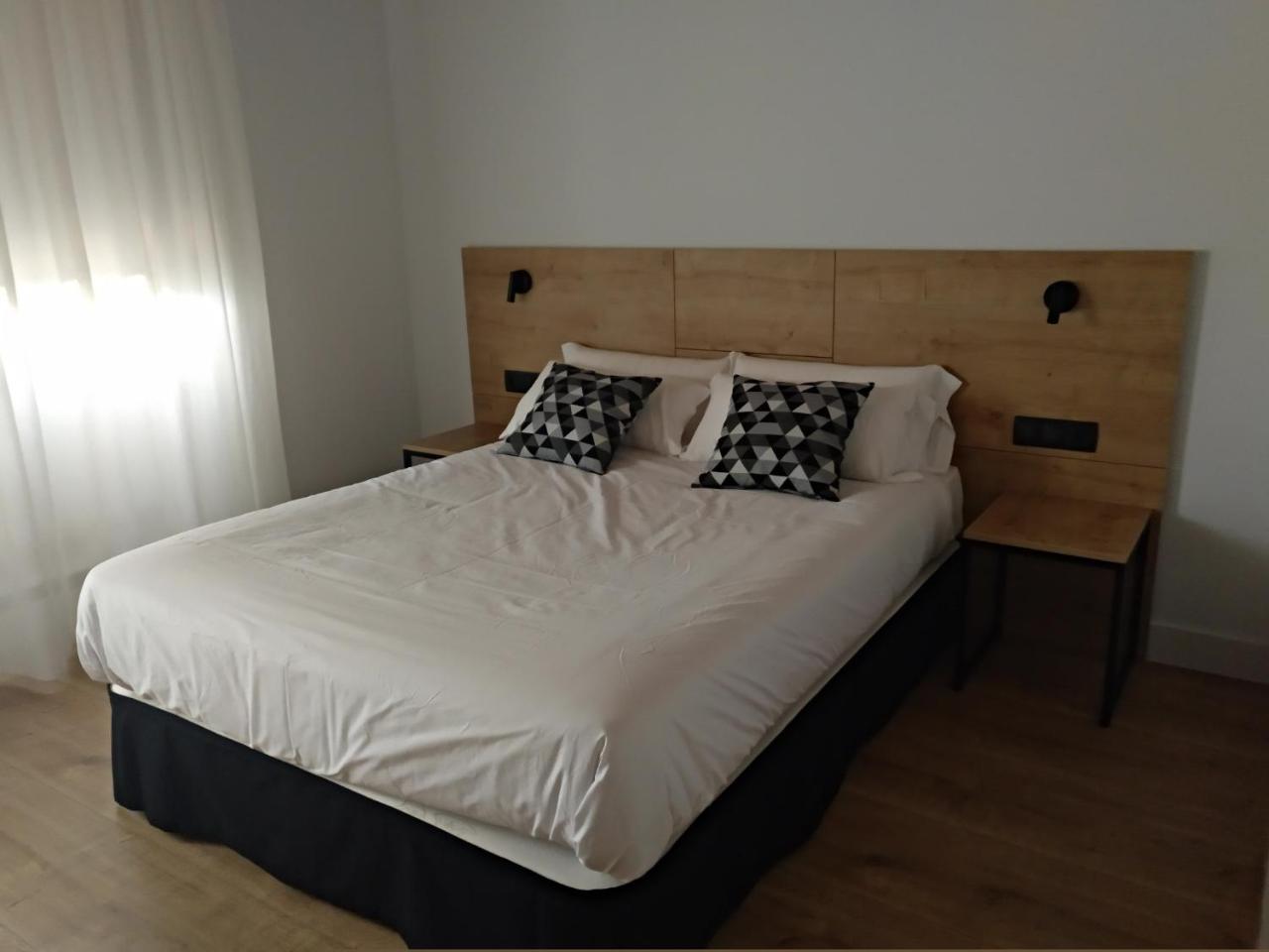 קאסאלריינה Hotel Entrerailes מראה חיצוני תמונה