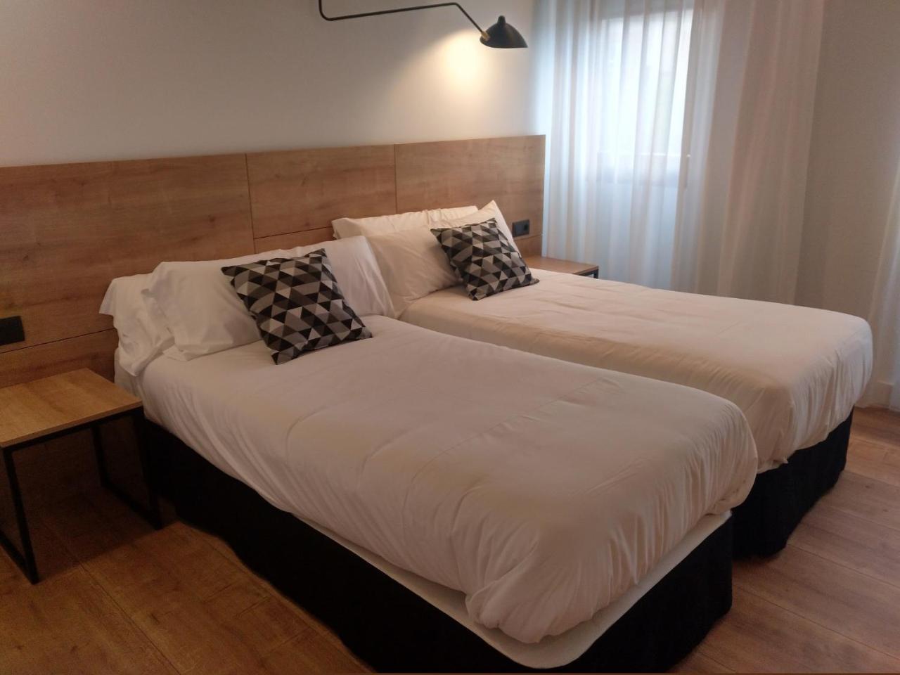 קאסאלריינה Hotel Entrerailes מראה חיצוני תמונה