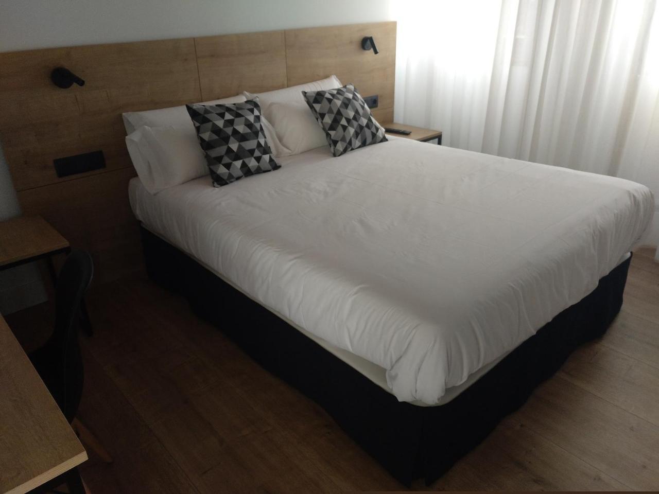 קאסאלריינה Hotel Entrerailes מראה חיצוני תמונה