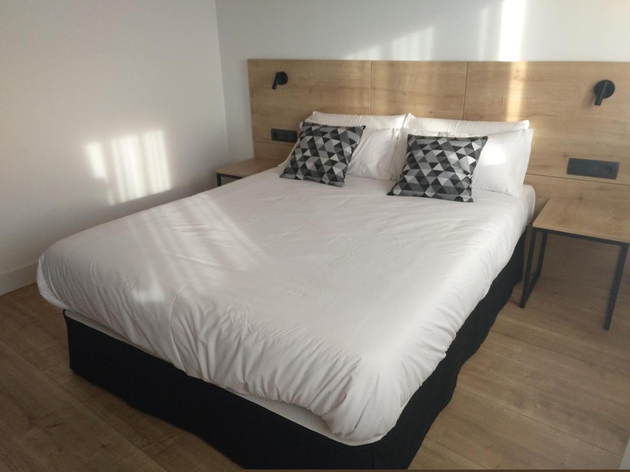 קאסאלריינה Hotel Entrerailes מראה חיצוני תמונה